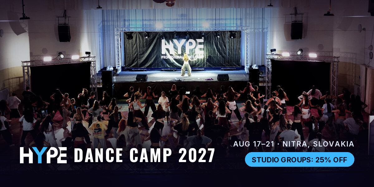 HYPE Dance Camp 2027, 17.–21. kolovoza, Nitra, Slovačka. Grupe iz studija: 25 % popusta. Na fotografiji cijeli kamp pleše prema HYPE pozornici.